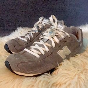 New Balance 442 running shoes